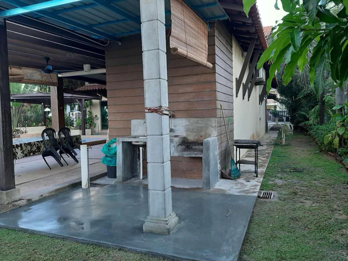 Melaka Beachfront Villa With Pool Exterior photo