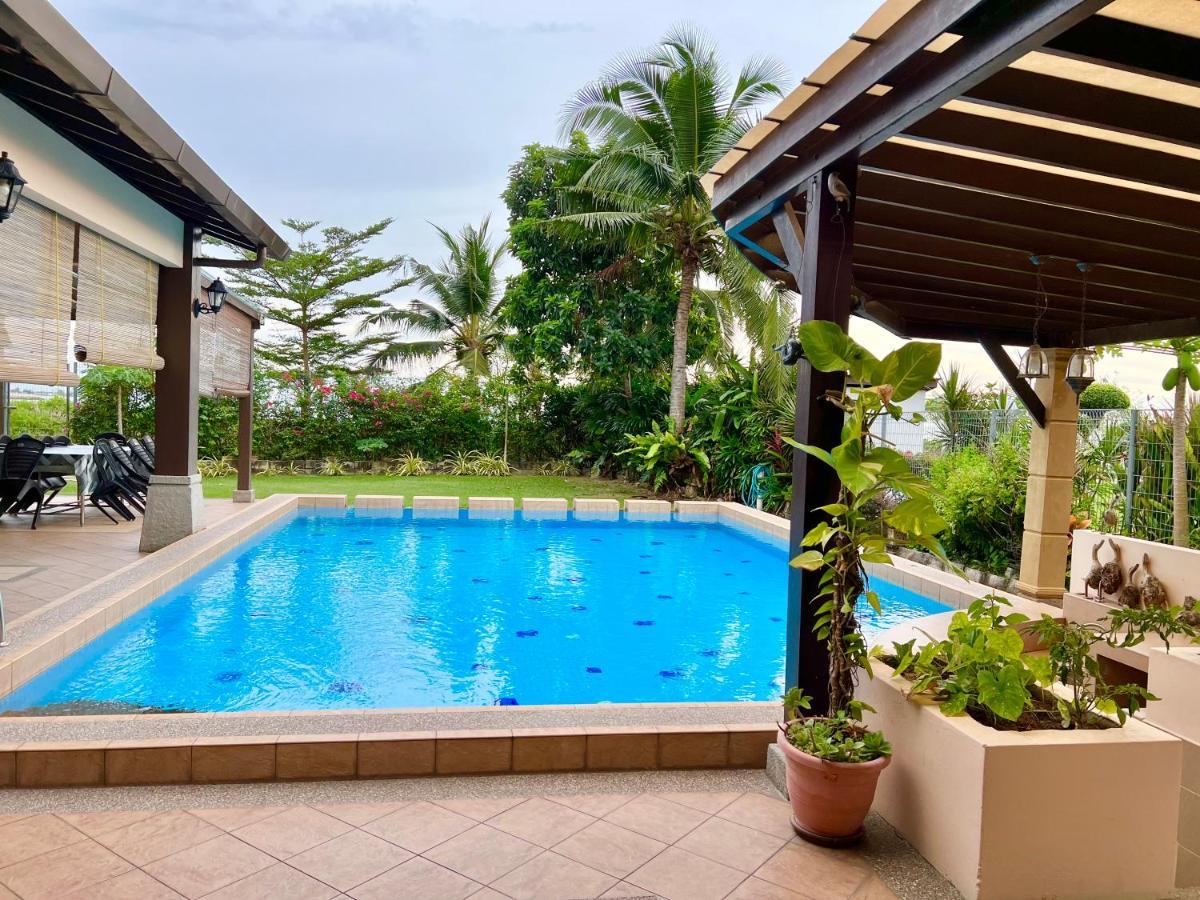 Melaka Beachfront Villa With Pool Exterior photo