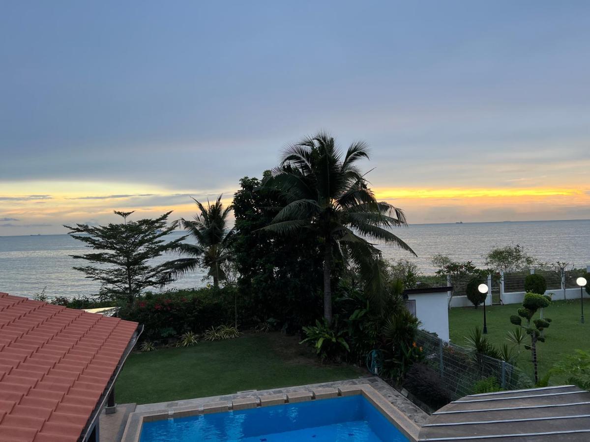 Melaka Beachfront Villa With Pool Exterior photo