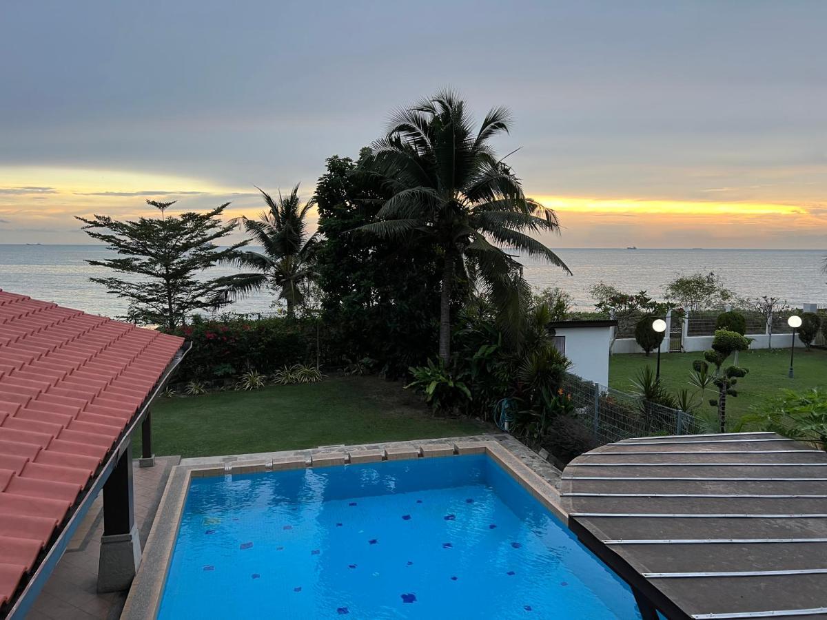 Melaka Beachfront Villa With Pool Exterior photo