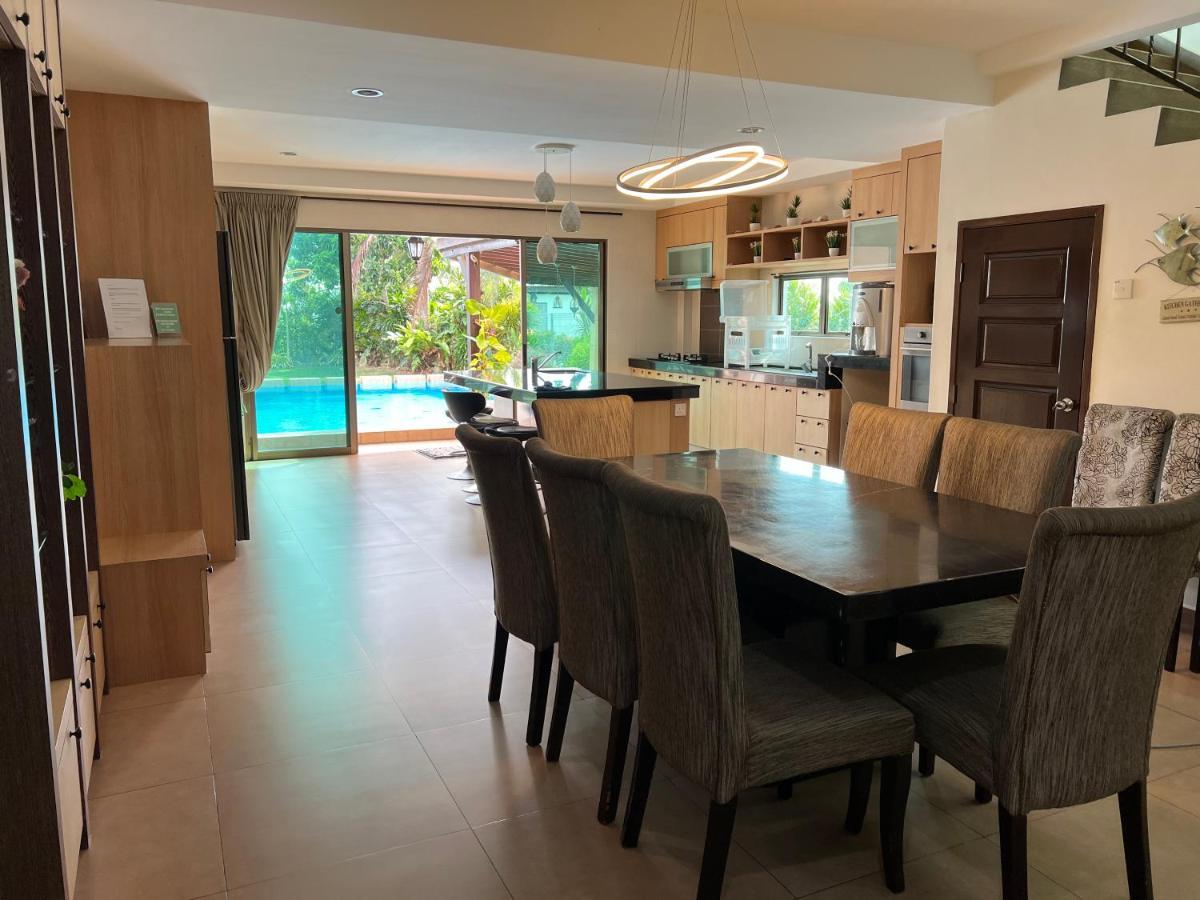 Melaka Beachfront Villa With Pool Exterior photo