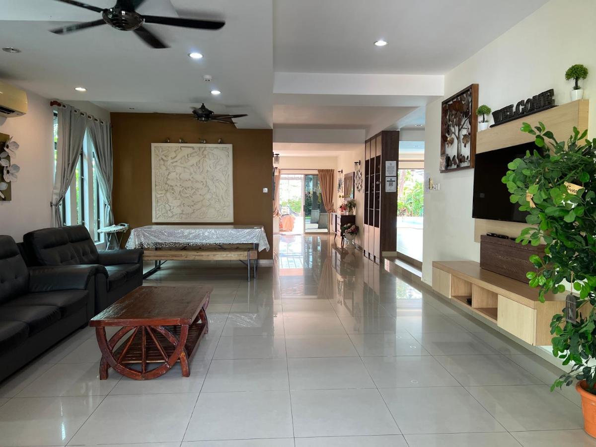 Melaka Beachfront Villa With Pool Exterior photo