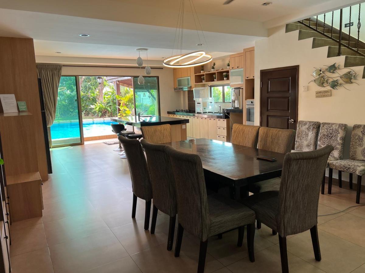 Melaka Beachfront Villa With Pool Exterior photo