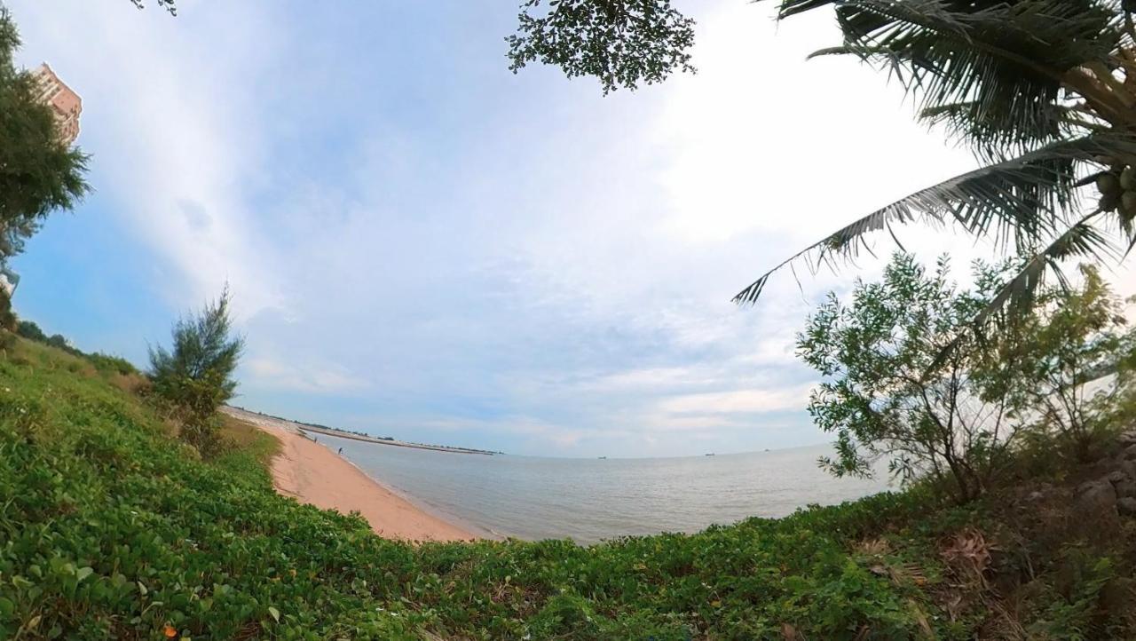 Melaka Beachfront Villa With Pool Exterior photo