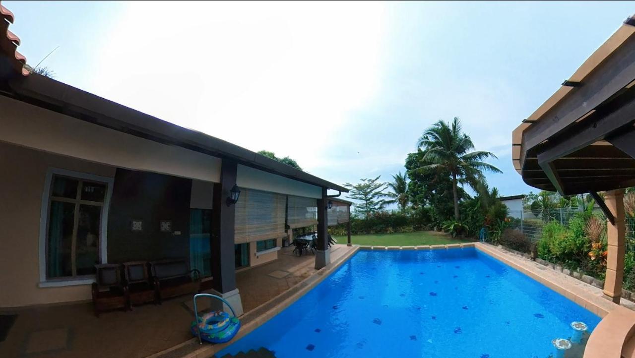 Melaka Beachfront Villa With Pool Exterior photo