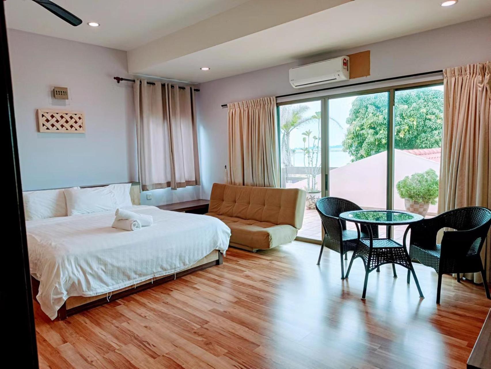 Melaka Beachfront Villa With Pool Exterior photo