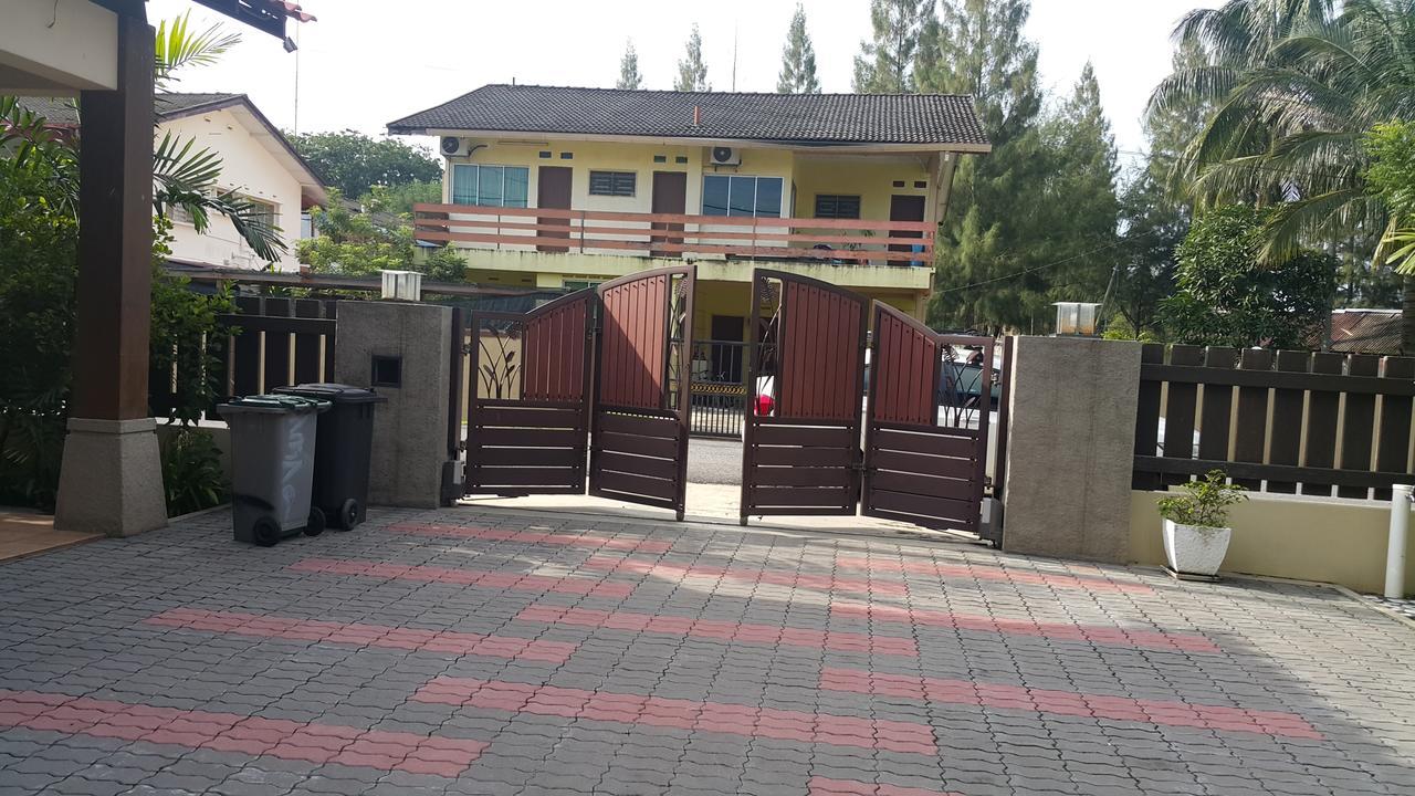 Melaka Beachfront Villa With Pool Exterior photo