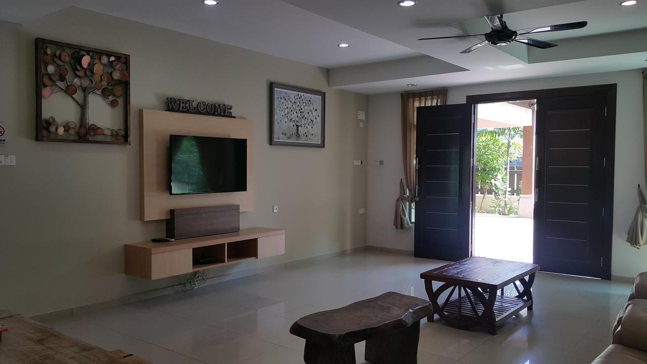 Melaka Beachfront Villa With Pool Exterior photo