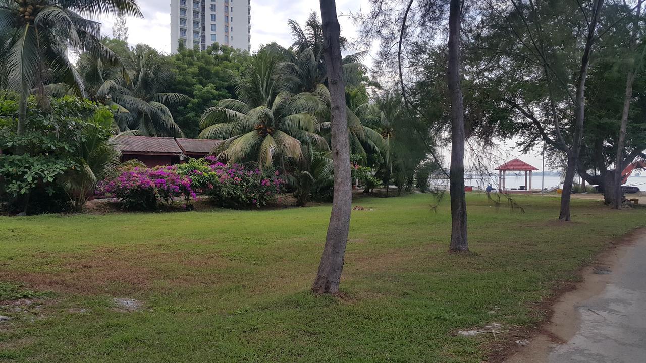 Melaka Beachfront Villa With Pool Exterior photo