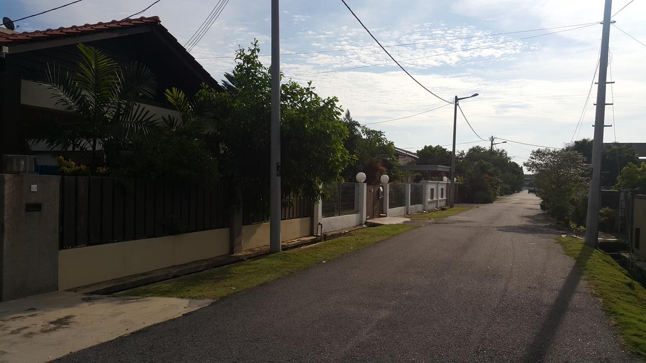 Melaka Beachfront Villa With Pool Exterior photo