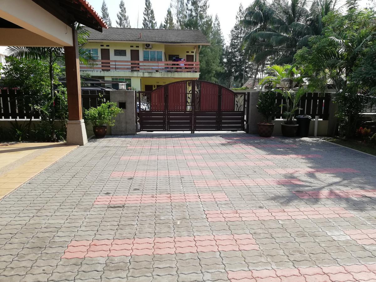 Melaka Beachfront Villa With Pool Exterior photo