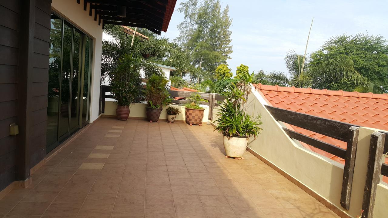 Melaka Beachfront Villa With Pool Exterior photo